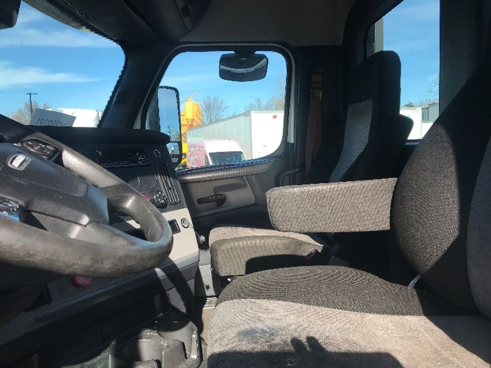 Day Cab Tractor-Heavy Duty Tractors-Freightliner-2021-T11664ST-Swedesboro-NJ-310,096\n\t\tmiles-$ 58,500 - Image 6