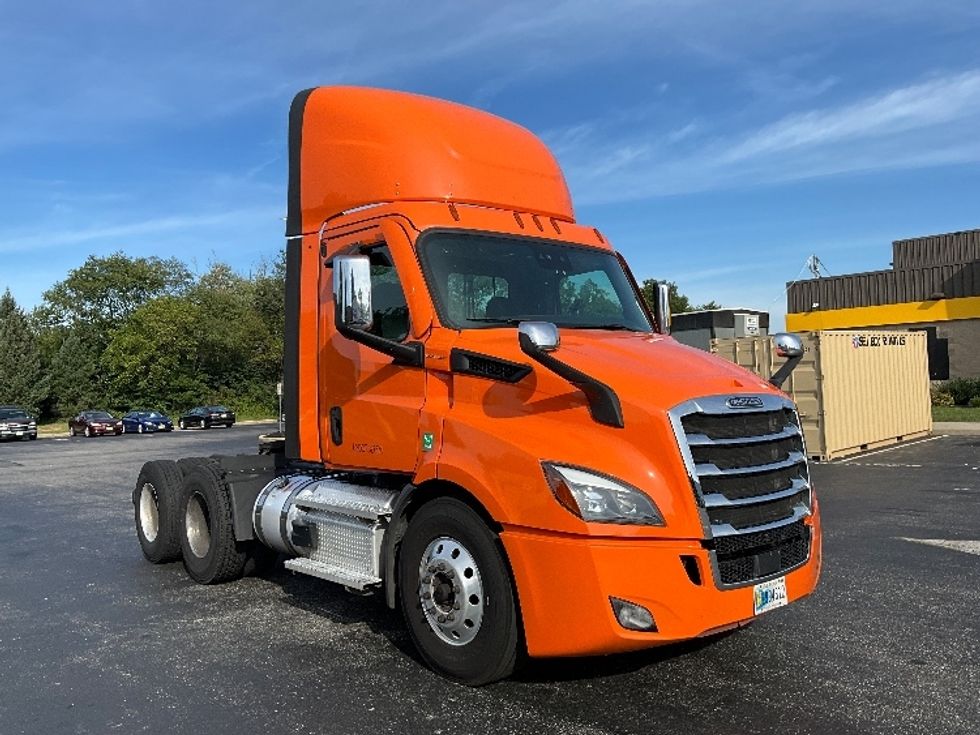 Day Cab Tractor-Heavy Duty Tractors-Freightliner-2021-T11664ST-Swedesboro-NJ-316,784\n\t\tmiles-$ 55,500 - Image 1