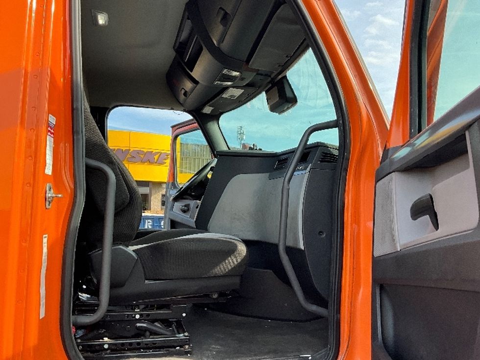 Day Cab Tractor-Heavy Duty Tractors-Freightliner-2021-T11664ST-Swedesboro-NJ-316,784\n\t\tmiles-$ 55,500 - Image 12