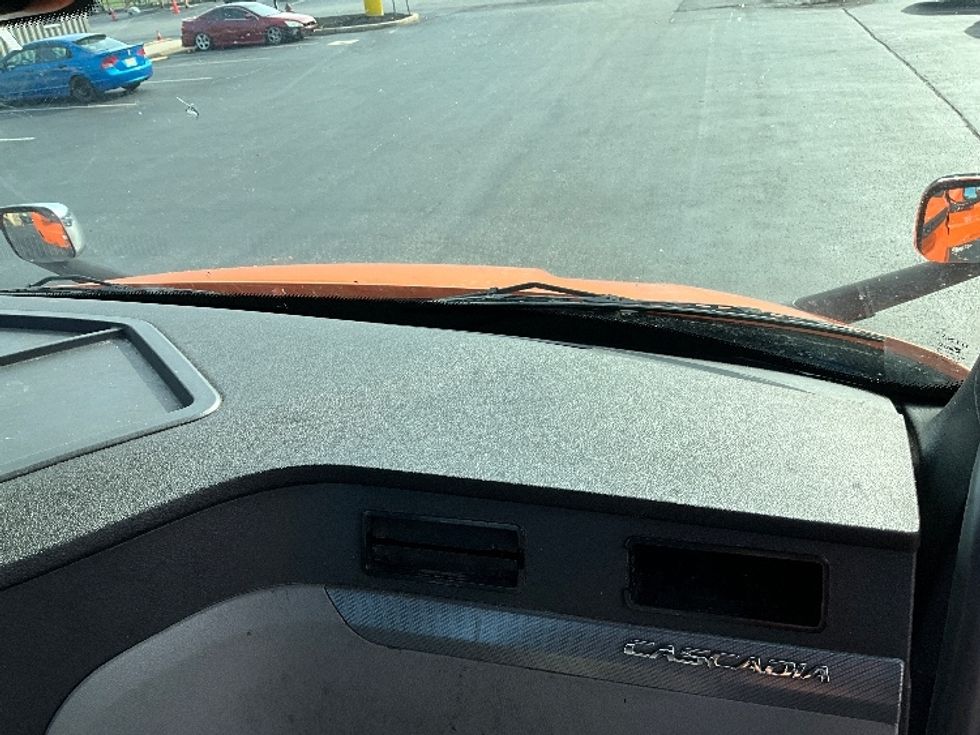 Day Cab Tractor-Heavy Duty Tractors-Freightliner-2021-T11664ST-Swedesboro-NJ-316,784\n\t\tmiles-$ 55,500 - Image 13
