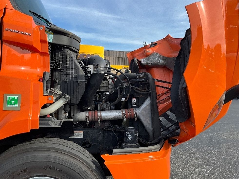 Day Cab Tractor-Heavy Duty Tractors-Freightliner-2021-T11664ST-Swedesboro-NJ-316,784\n\t\tmiles-$ 55,500 - Image 15