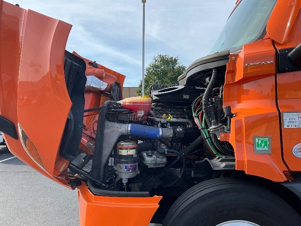 Day Cab Tractor-Heavy Duty Tractors-Freightliner-2021-T11664ST-Swedesboro-NJ-316,784\n\t\tmiles-$ 55,500 - Image 16