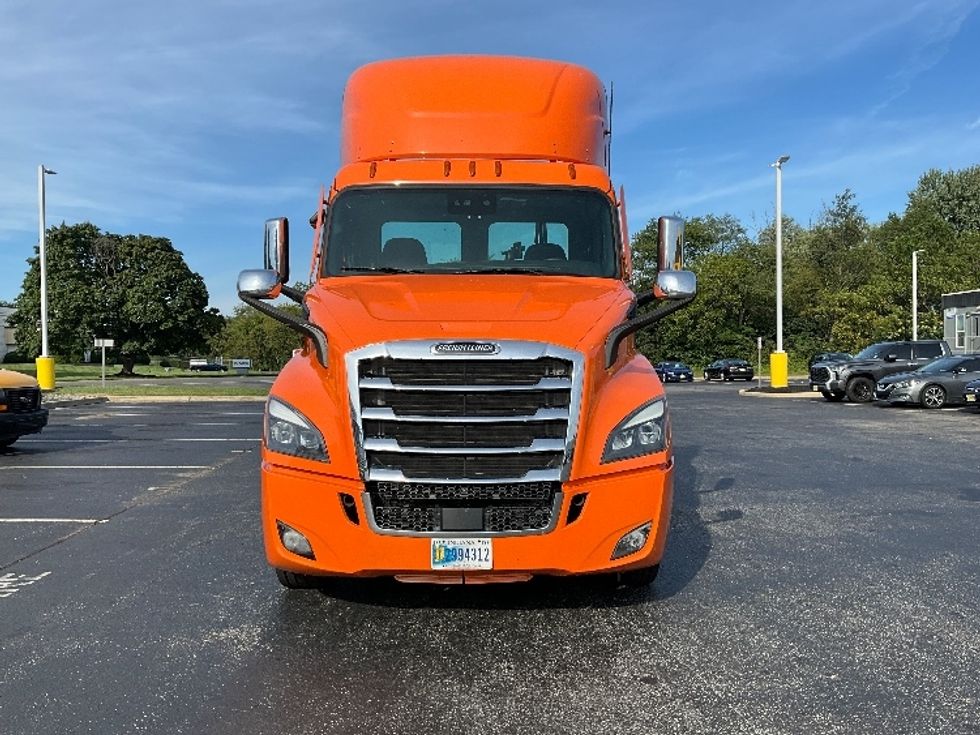 Day Cab Tractor-Heavy Duty Tractors-Freightliner-2021-T11664ST-Swedesboro-NJ-316,784\n\t\tmiles-$ 55,500 - Image 2