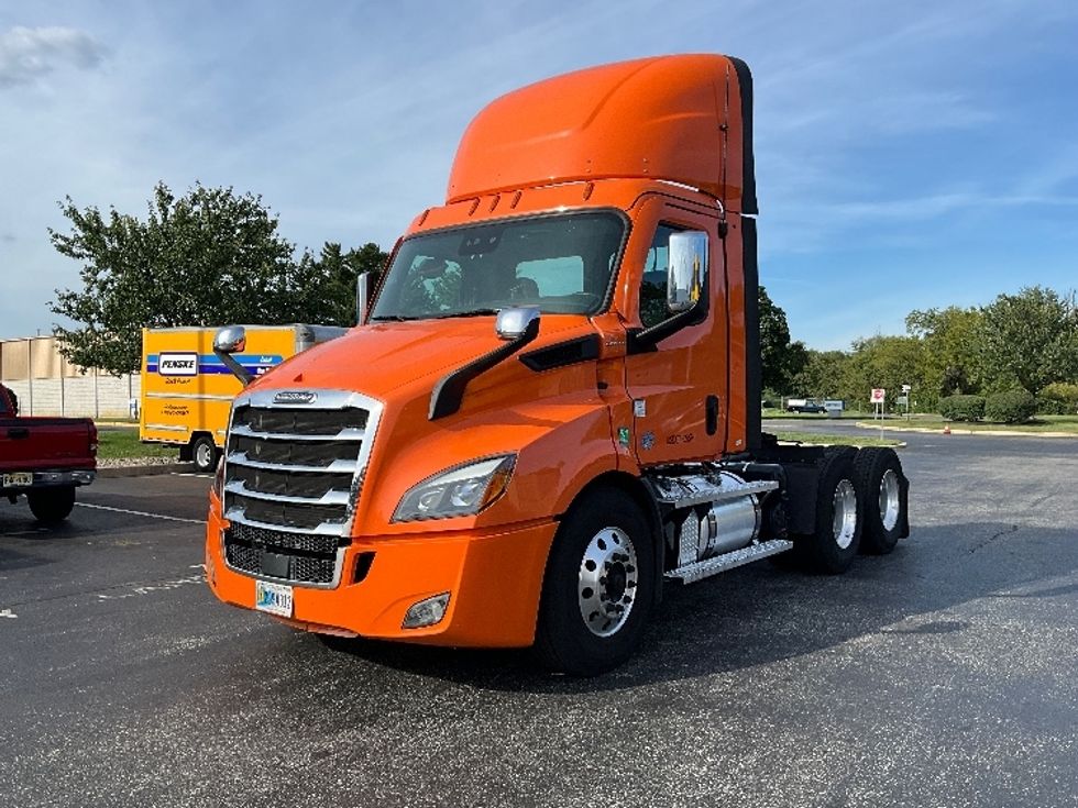 Day Cab Tractor-Heavy Duty Tractors-Freightliner-2021-T11664ST-Swedesboro-NJ-316,784\n\t\tmiles-$ 55,500 - Image 3