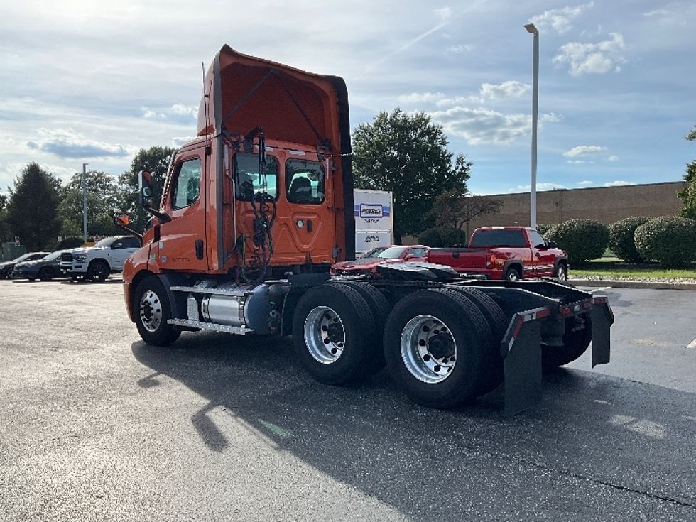 Day Cab Tractor-Heavy Duty Tractors-Freightliner-2021-T11664ST-Swedesboro-NJ-316,784\n\t\tmiles-$ 55,500 - Image 5