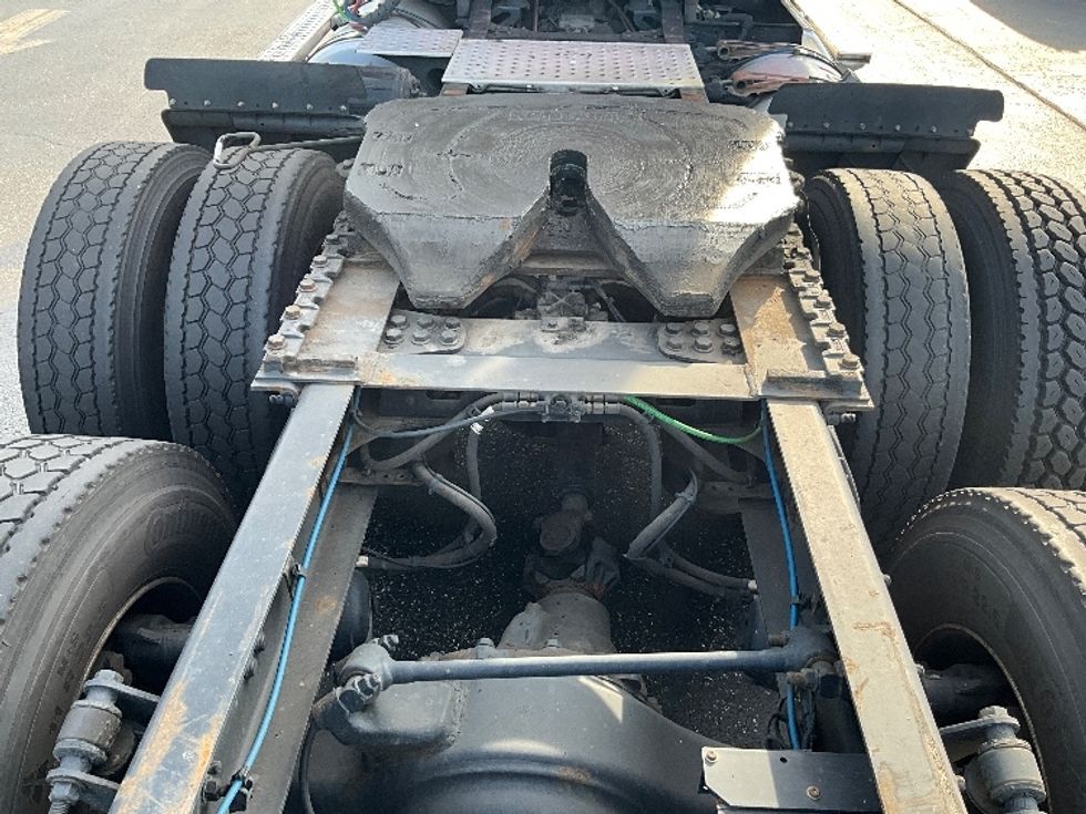 Day Cab Tractor-Heavy Duty Tractors-Freightliner-2021-T11664ST-Swedesboro-NJ-316,784\n\t\tmiles-$ 55,500 - Image 6