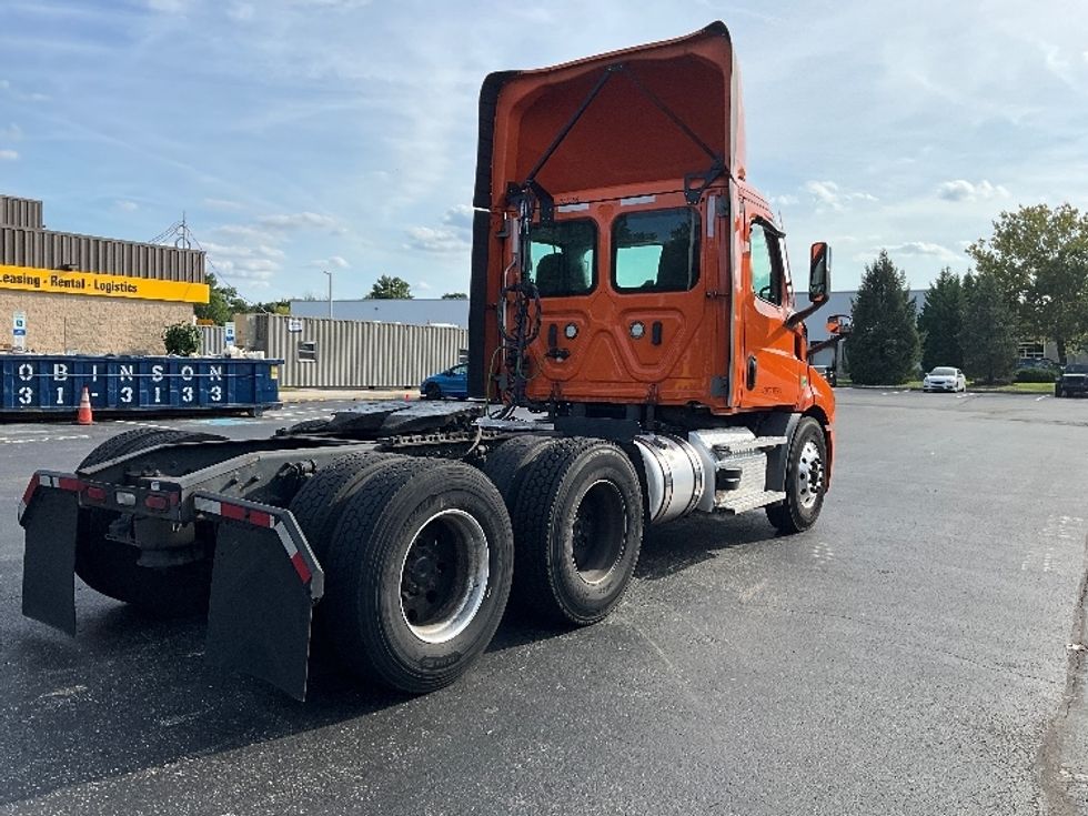 Day Cab Tractor-Heavy Duty Tractors-Freightliner-2021-T11664ST-Swedesboro-NJ-316,784\n\t\tmiles-$ 55,500 - Image 7