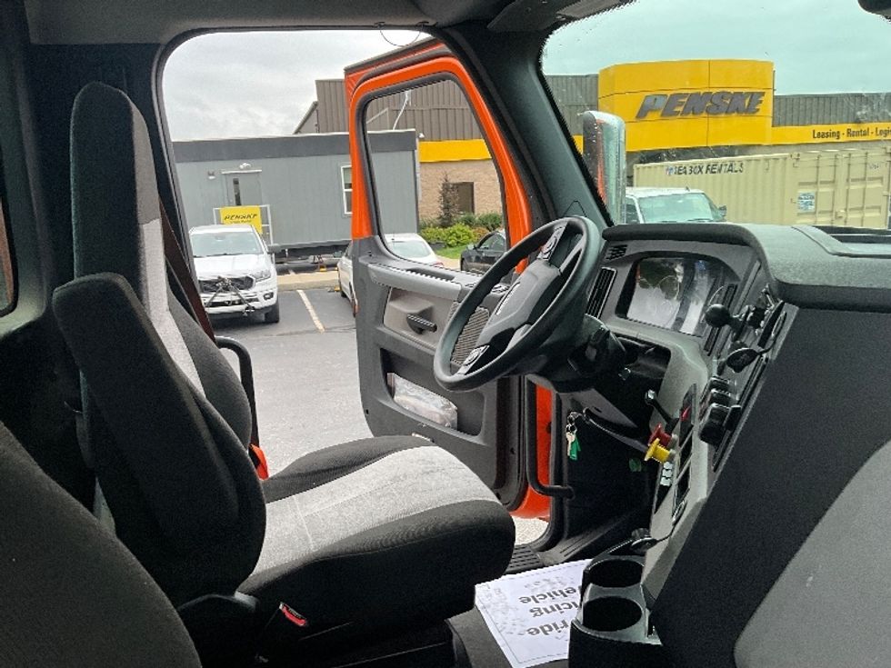 Day Cab Tractor-Heavy Duty Tractors-Freightliner-2021-T11664ST-Swedesboro-NJ-328,122\n\t\tmiles-$ 54,000 - Image 14