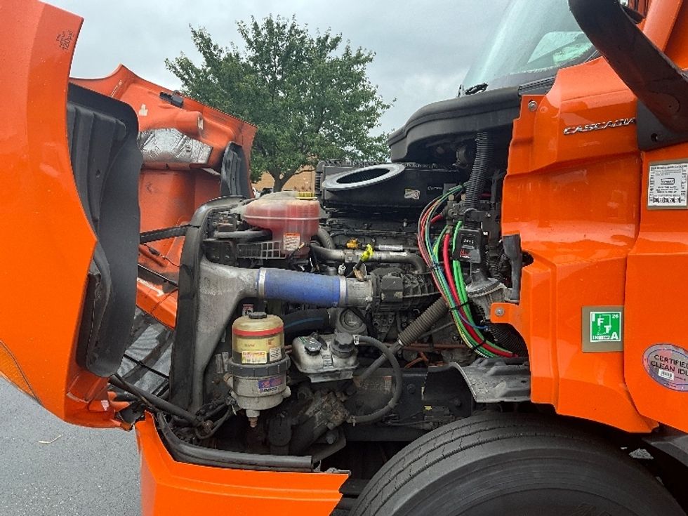 Day Cab Tractor-Heavy Duty Tractors-Freightliner-2021-T11664ST-Swedesboro-NJ-328,122\n\t\tmiles-$ 54,000 - Image 16