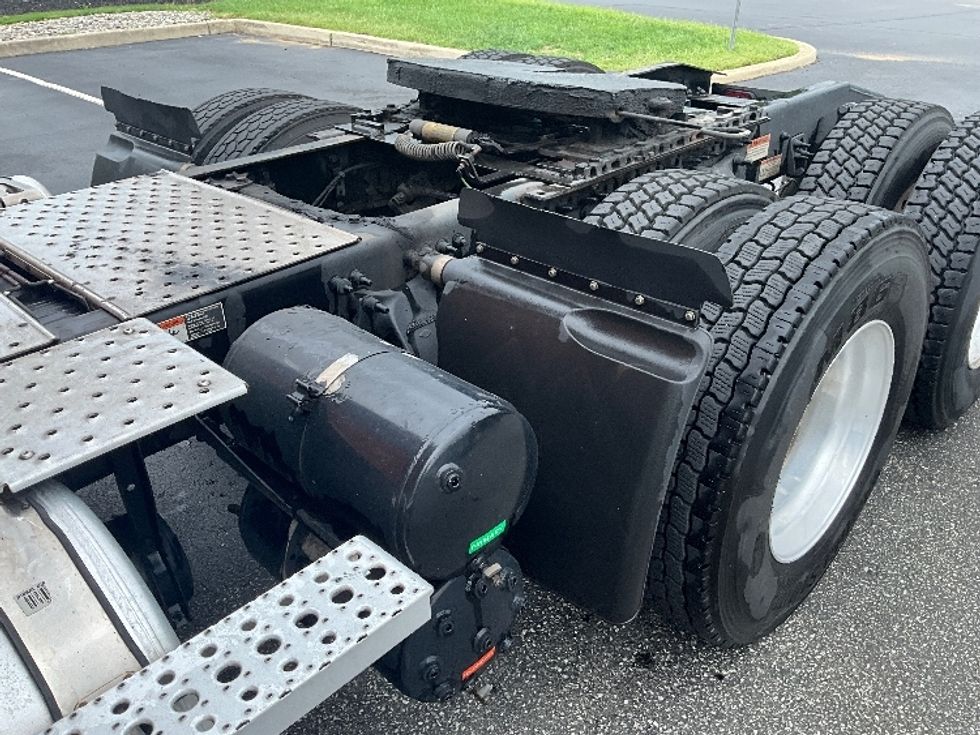 Day Cab Tractor-Heavy Duty Tractors-Freightliner-2021-T11664ST-Swedesboro-NJ-328,122\n\t\tmiles-$ 54,000 - Image 17