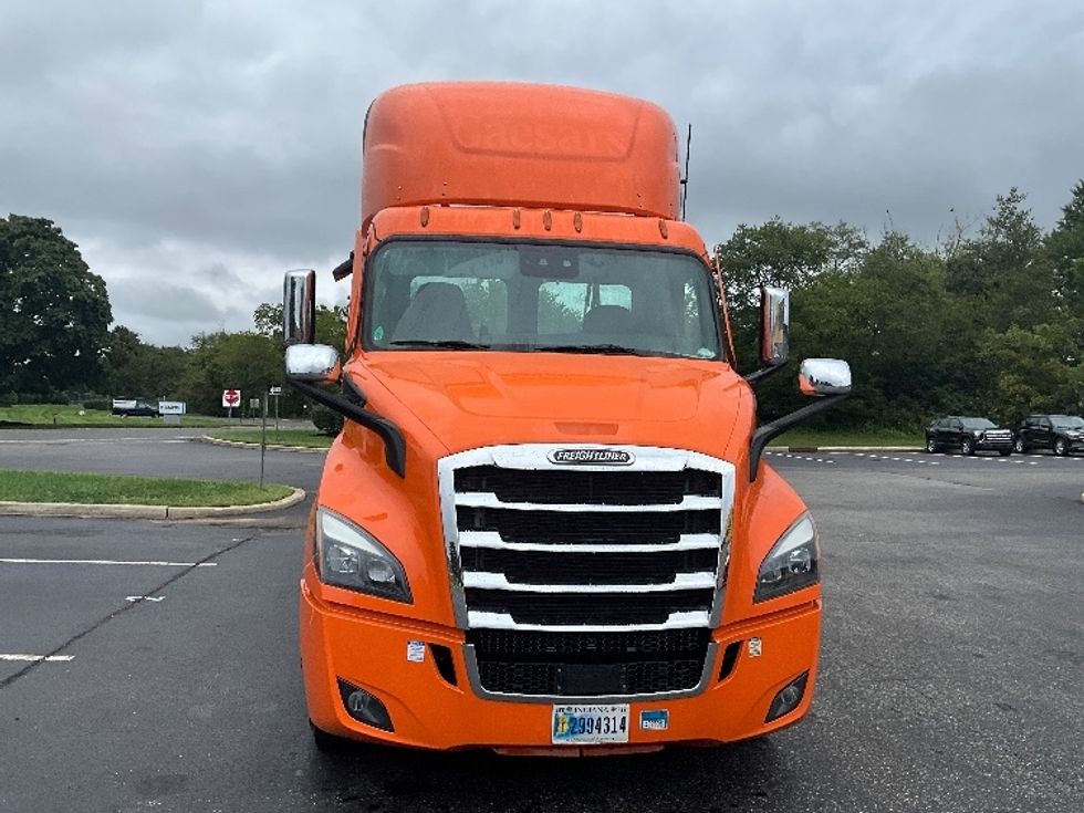 Day Cab Tractor-Heavy Duty Tractors-Freightliner-2021-T11664ST-Swedesboro-NJ-328,122\n\t\tmiles-$ 54,000 - Image 2
