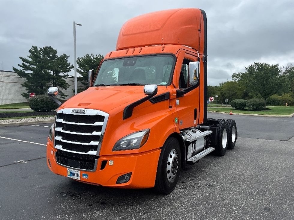 Day Cab Tractor-Heavy Duty Tractors-Freightliner-2021-T11664ST-Swedesboro-NJ-328,122\n\t\tmiles-$ 54,000 - Image 3
