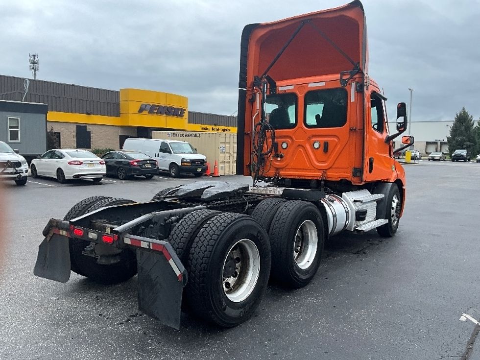 Day Cab Tractor-Heavy Duty Tractors-Freightliner-2021-T11664ST-Swedesboro-NJ-328,122\n\t\tmiles-$ 54,000 - Image 7