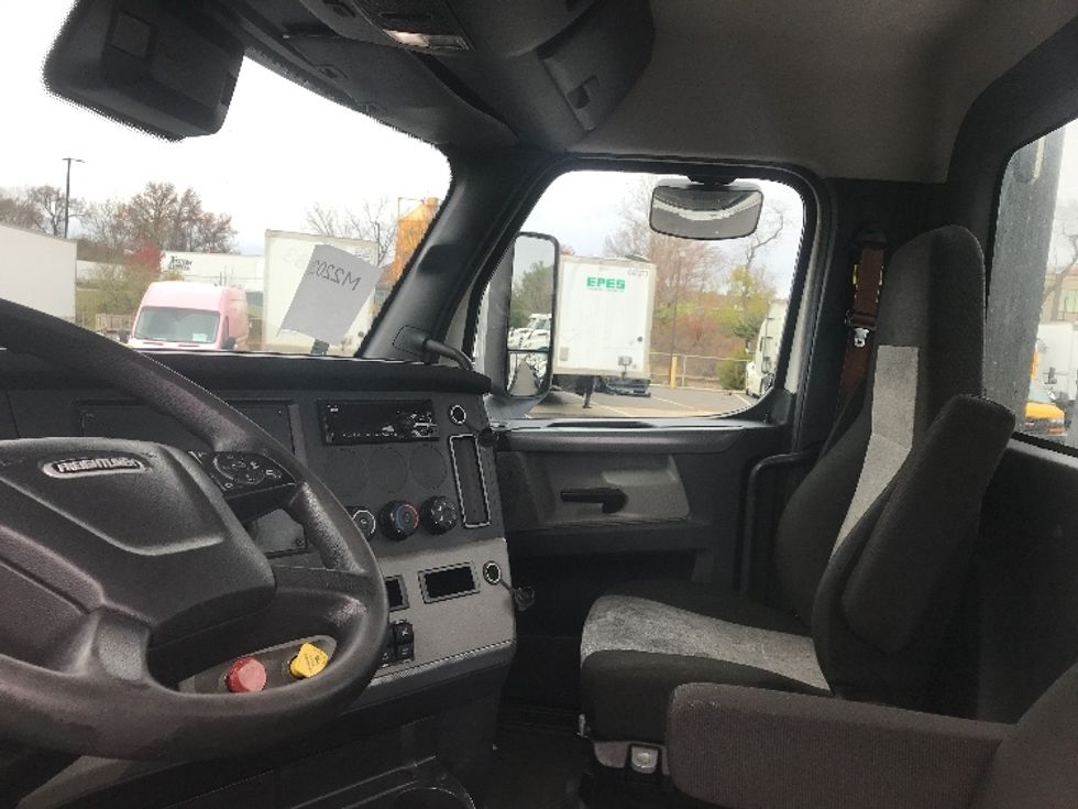 Day Cab Tractor-Heavy Duty Tractors-Freightliner-2021-T11664ST-Swedesboro-NJ-342,038\n\t\tmiles-$ 56,750 - Image 10