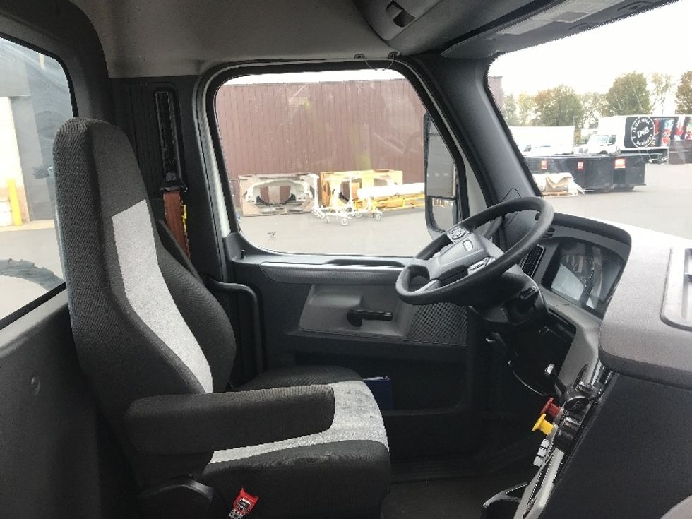 Day Cab Tractor-Heavy Duty Tractors-Freightliner-2021-T11664ST-Swedesboro-NJ-342,038\n\t\tmiles-$ 56,750 - Image 14