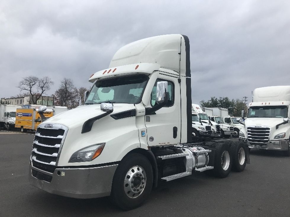 Day Cab Tractor-Heavy Duty Tractors-Freightliner-2021-T11664ST-Swedesboro-NJ-342,038\n\t\tmiles-$ 56,750 - Image 3