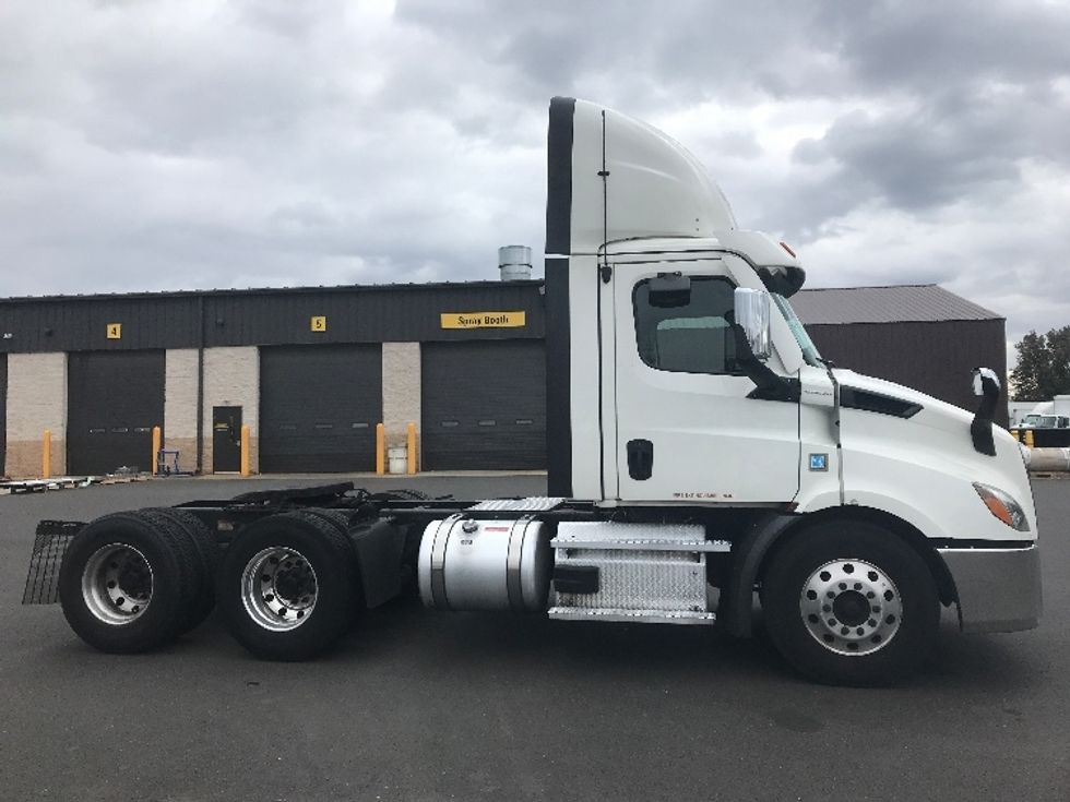Day Cab Tractor-Heavy Duty Tractors-Freightliner-2021-T11664ST-Swedesboro-NJ-342,038\n\t\tmiles-$ 56,750 - Image 8