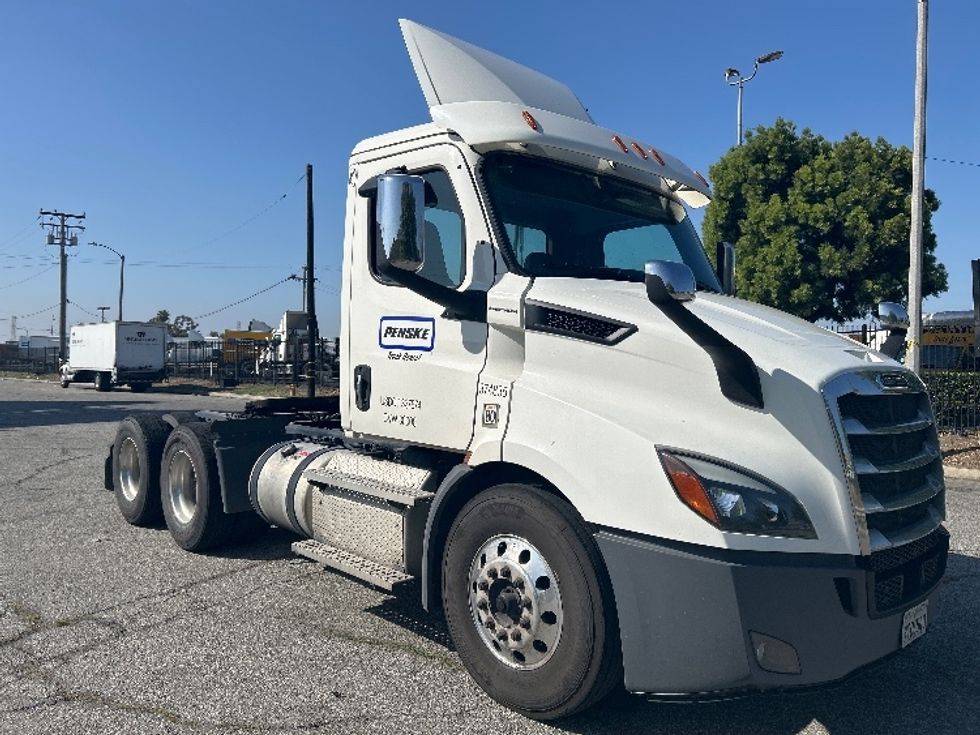 Day Cab Tractor-Heavy Duty Tractors-Freightliner-2021-T11664ST-Torrance-CA-146,414\n\t\tmiles-$ 76,750 - Image 1
