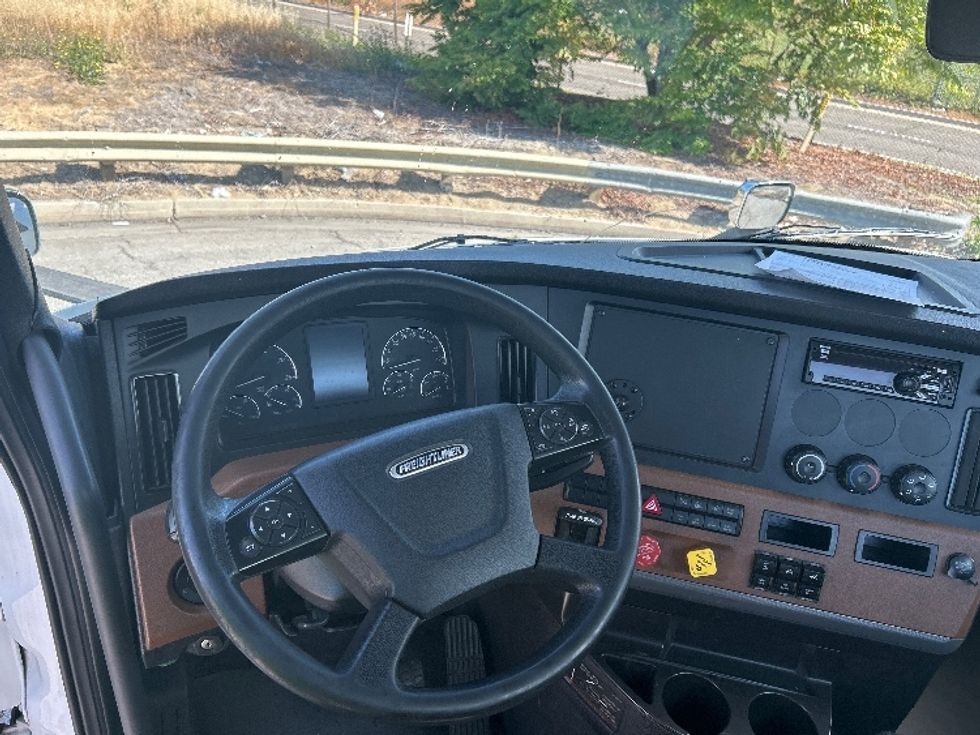 Day Cab Tractor-Heavy Duty Tractors-Freightliner-2021-T11664ST-Torrance-CA-146,414\n\t\tmiles-$ 76,750 - Image 11