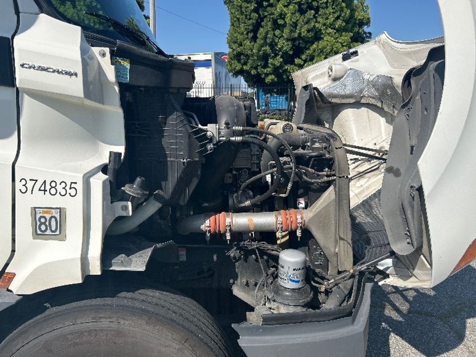 Day Cab Tractor-Heavy Duty Tractors-Freightliner-2021-T11664ST-Torrance-CA-146,414\n\t\tmiles-$ 76,750 - Image 15