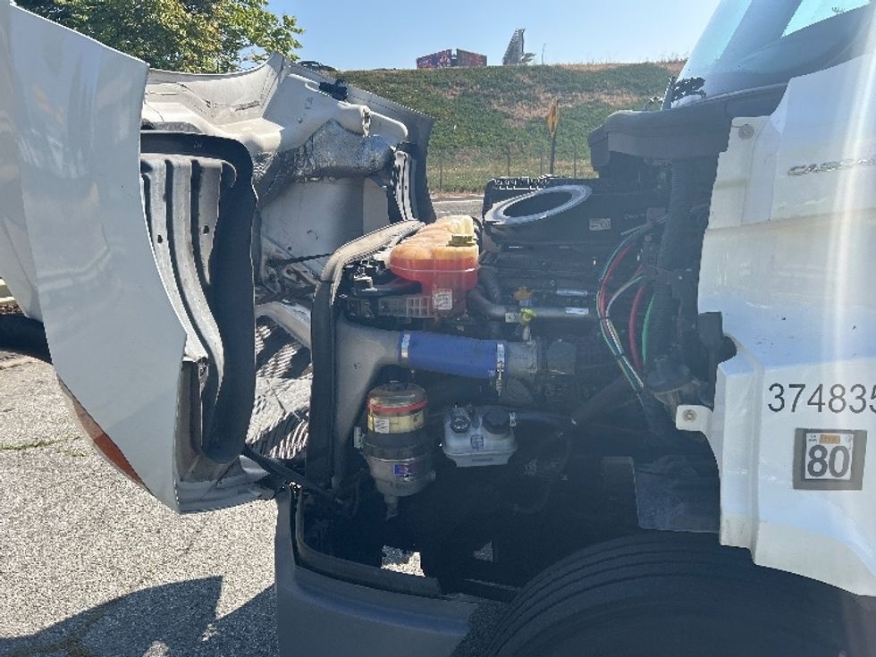 Day Cab Tractor-Heavy Duty Tractors-Freightliner-2021-T11664ST-Torrance-CA-146,414\n\t\tmiles-$ 76,750 - Image 16