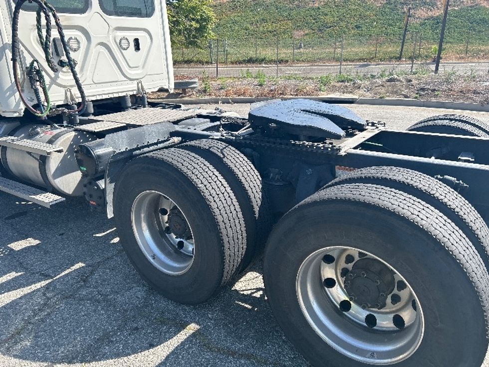 Day Cab Tractor-Heavy Duty Tractors-Freightliner-2021-T11664ST-Torrance-CA-146,414\n\t\tmiles-$ 76,750 - Image 17