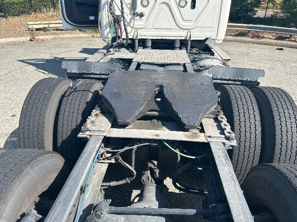 Day Cab Tractor-Heavy Duty Tractors-Freightliner-2021-T11664ST-Torrance-CA-146,414\n\t\tmiles-$ 76,750 - Image 18