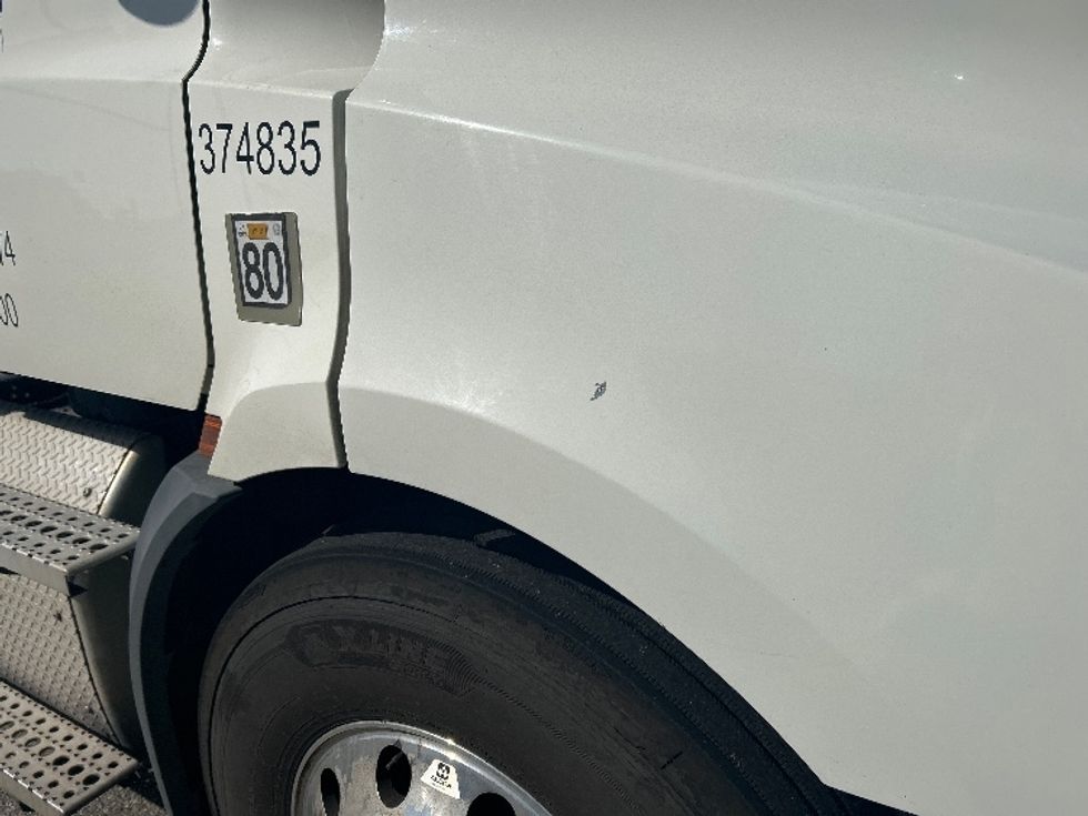 Day Cab Tractor-Heavy Duty Tractors-Freightliner-2021-T11664ST-Torrance-CA-146,414\n\t\tmiles-$ 76,750 - Image 19