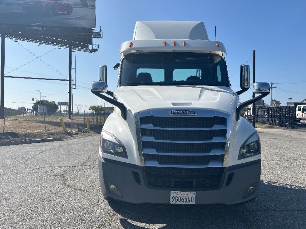 Day Cab Tractor-Heavy Duty Tractors-Freightliner-2021-T11664ST-Torrance-CA-146,414\n\t\tmiles-$ 76,750 - Image 2