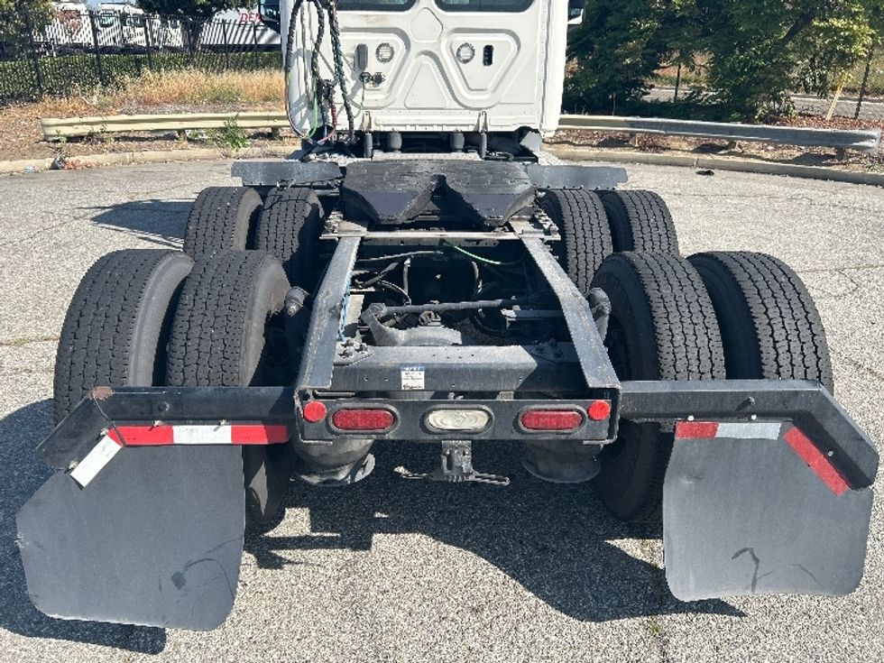 Day Cab Tractor-Heavy Duty Tractors-Freightliner-2021-T11664ST-Torrance-CA-146,414\n\t\tmiles-$ 76,750 - Image 6