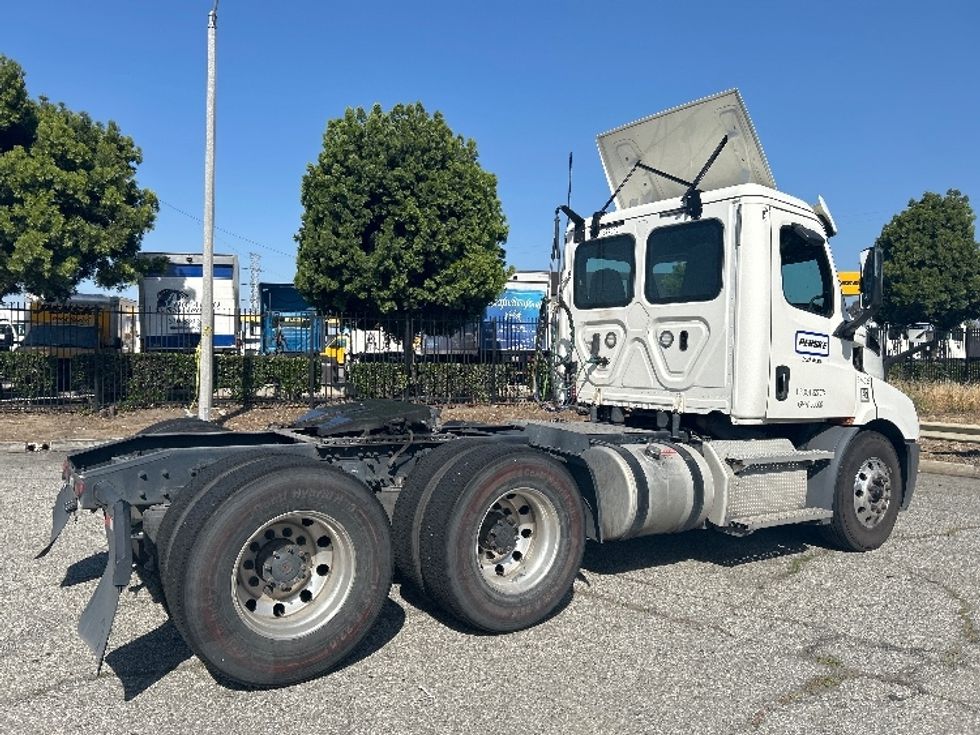 Day Cab Tractor-Heavy Duty Tractors-Freightliner-2021-T11664ST-Torrance-CA-146,414\n\t\tmiles-$ 76,750 - Image 7