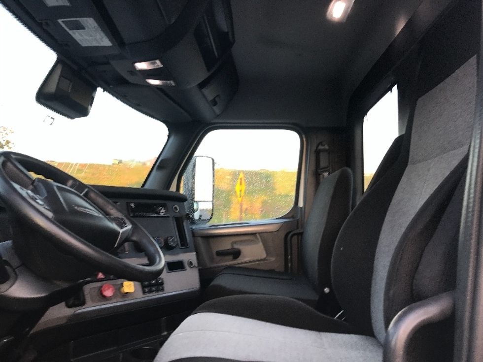 Day Cab Tractor-Heavy Duty Tractors-Freightliner-2021-T11664ST-Torrance-CA-242,157\n\t\tmiles-$ 67,750 - Image 10