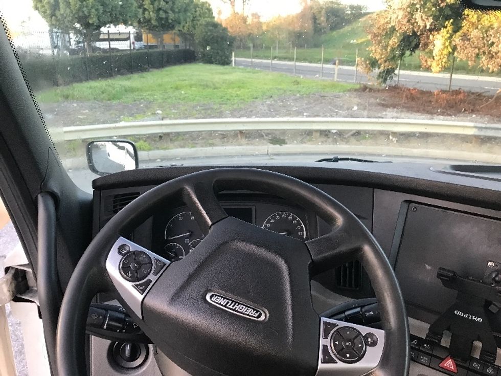 Day Cab Tractor-Heavy Duty Tractors-Freightliner-2021-T11664ST-Torrance-CA-242,157\n\t\tmiles-$ 67,750 - Image 11