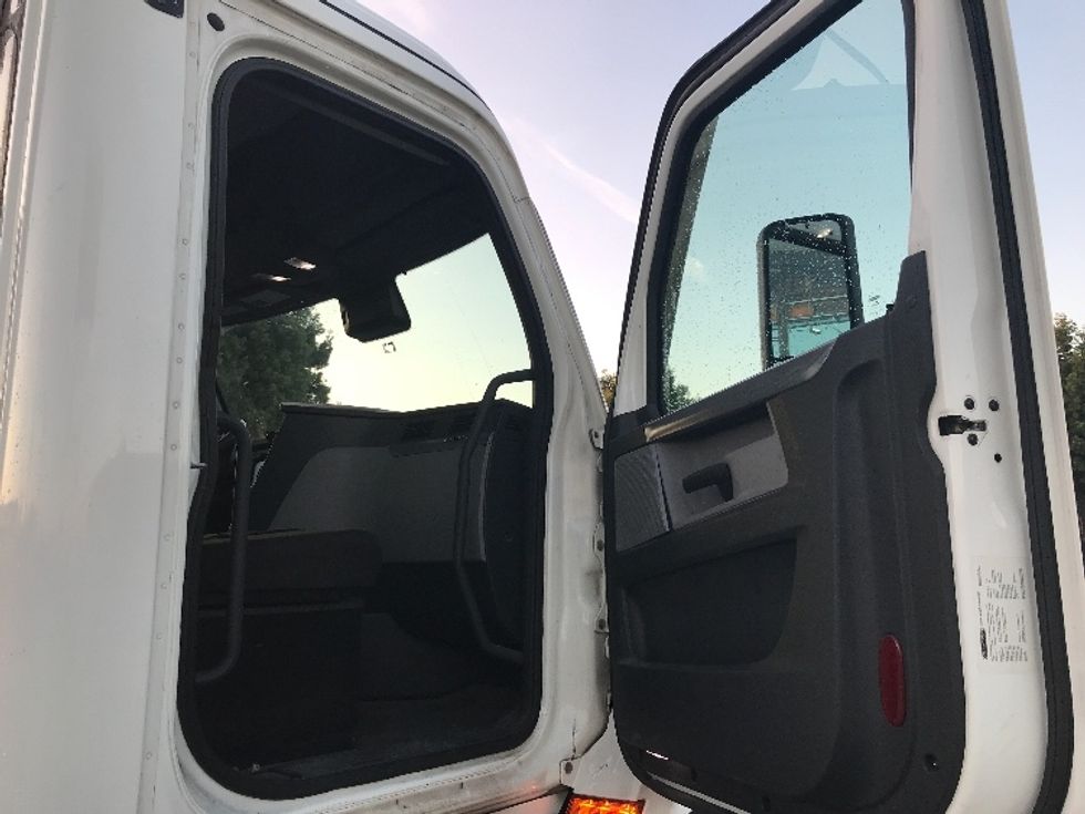 Day Cab Tractor-Heavy Duty Tractors-Freightliner-2021-T11664ST-Torrance-CA-242,157\n\t\tmiles-$ 67,750 - Image 12