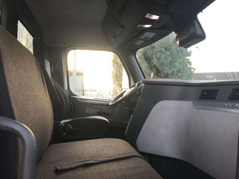 Day Cab Tractor-Heavy Duty Tractors-Freightliner-2021-T11664ST-Torrance-CA-242,157\n\t\tmiles-$ 67,750 - Image 14