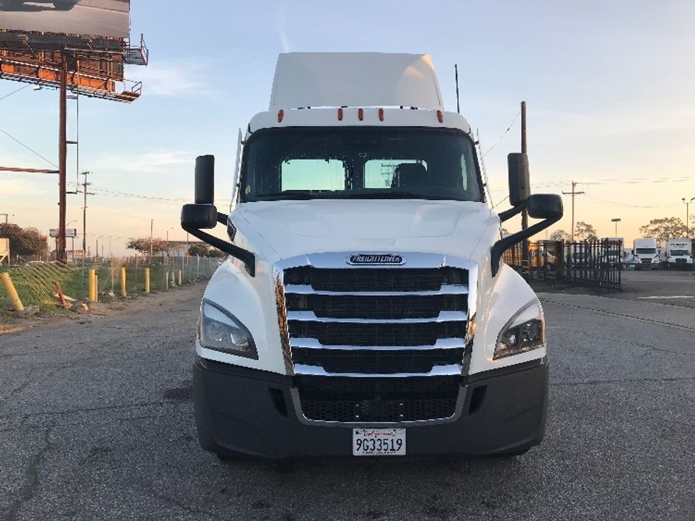 Day Cab Tractor-Heavy Duty Tractors-Freightliner-2021-T11664ST-Torrance-CA-242,157\n\t\tmiles-$ 67,750 - Image 2