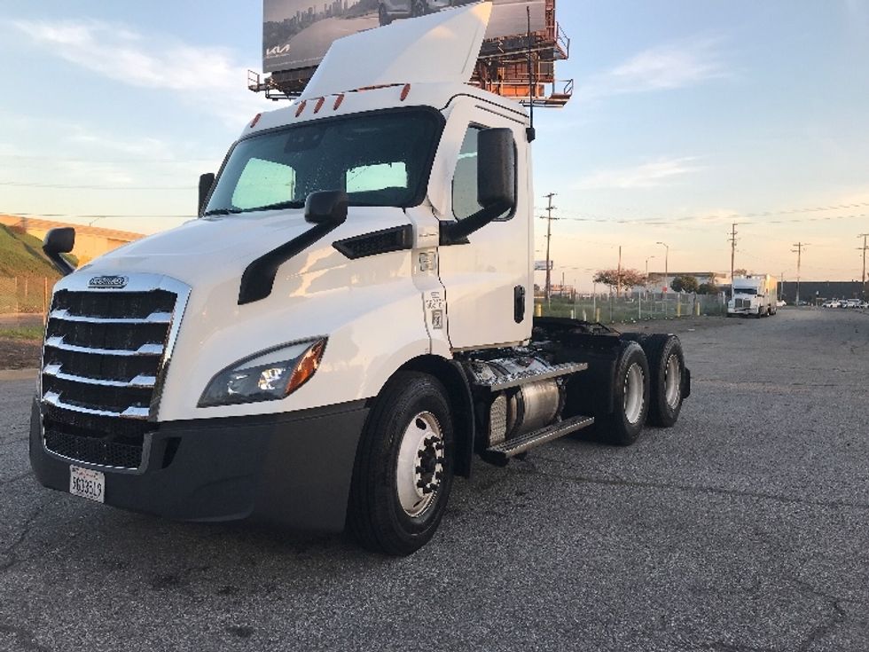 Day Cab Tractor-Heavy Duty Tractors-Freightliner-2021-T11664ST-Torrance-CA-242,157\n\t\tmiles-$ 67,750 - Image 3