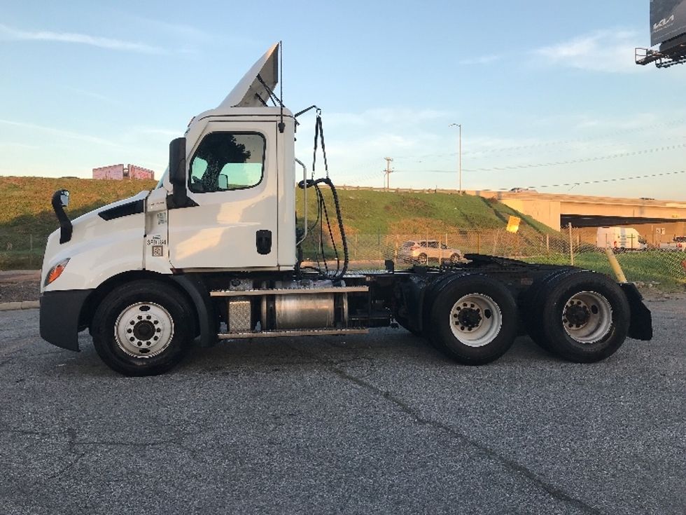 Day Cab Tractor-Heavy Duty Tractors-Freightliner-2021-T11664ST-Torrance-CA-242,157\n\t\tmiles-$ 67,750 - Image 4