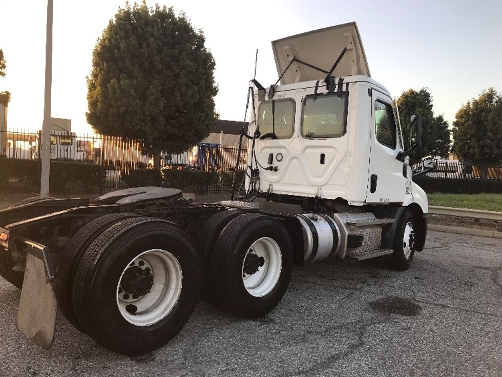 Day Cab Tractor-Heavy Duty Tractors-Freightliner-2021-T11664ST-Torrance-CA-242,157\n\t\tmiles-$ 67,750 - Image 7