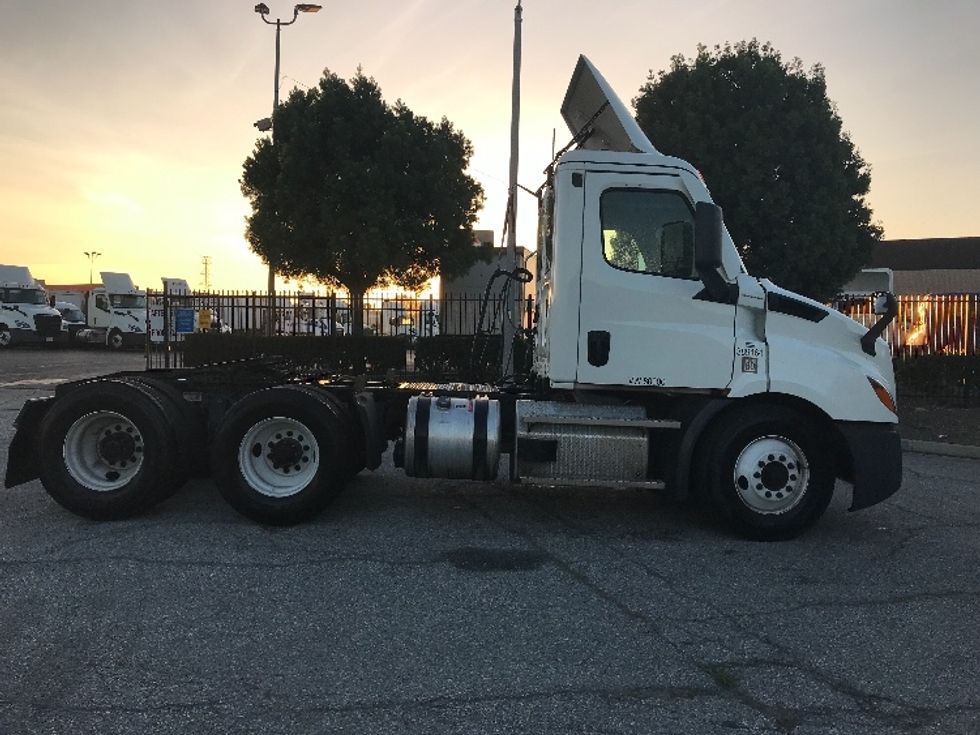 Day Cab Tractor-Heavy Duty Tractors-Freightliner-2021-T11664ST-Torrance-CA-242,157\n\t\tmiles-$ 67,750 - Image 8