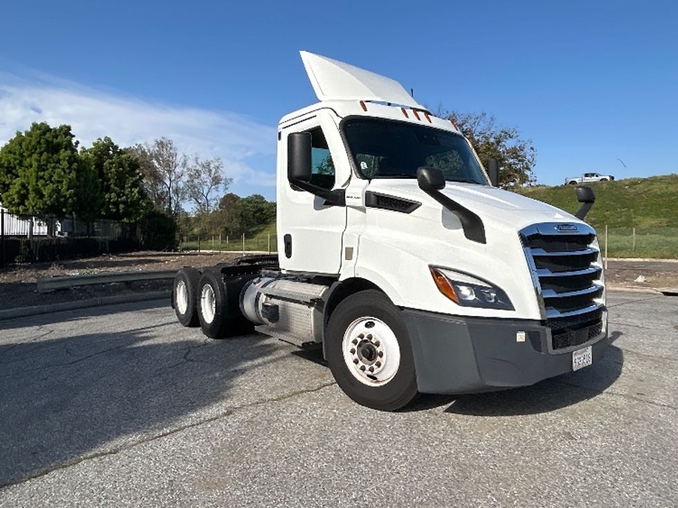 Day Cab Tractor-Heavy Duty Tractors-Freightliner-2021-T11664ST-Torrance-CA-251,796\n\t\tmiles-$ 64,500 - Image 1