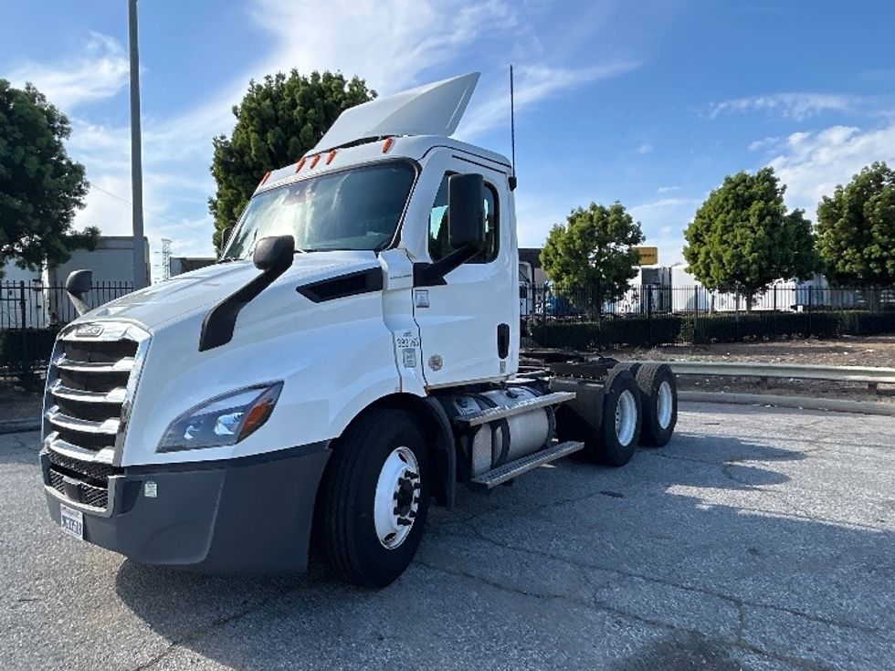Day Cab Tractor-Heavy Duty Tractors-Freightliner-2021-T11664ST-Torrance-CA-251,796\n\t\tmiles-$ 64,500 - Image 3