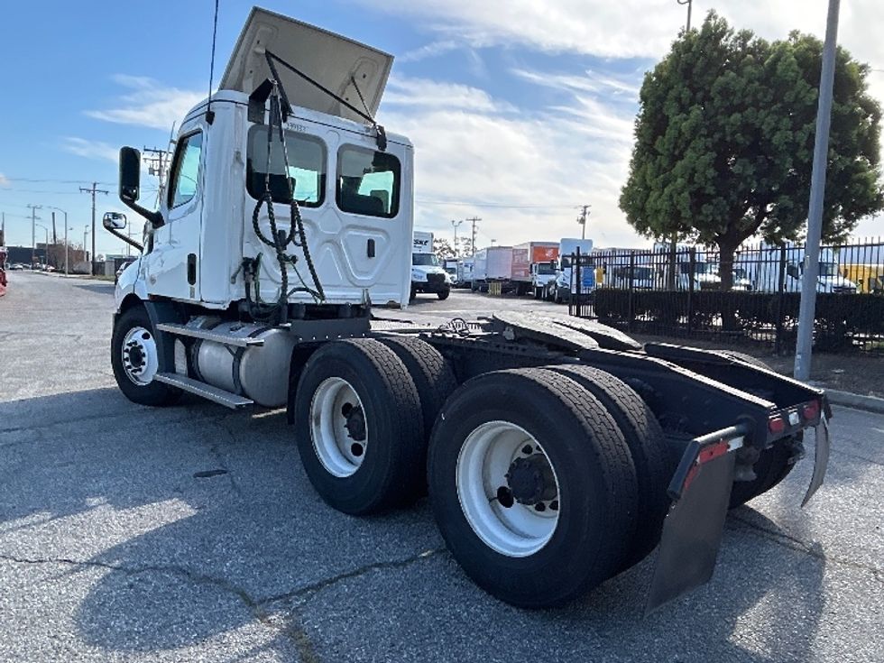 Day Cab Tractor-Heavy Duty Tractors-Freightliner-2021-T11664ST-Torrance-CA-251,796\n\t\tmiles-$ 64,500 - Image 5