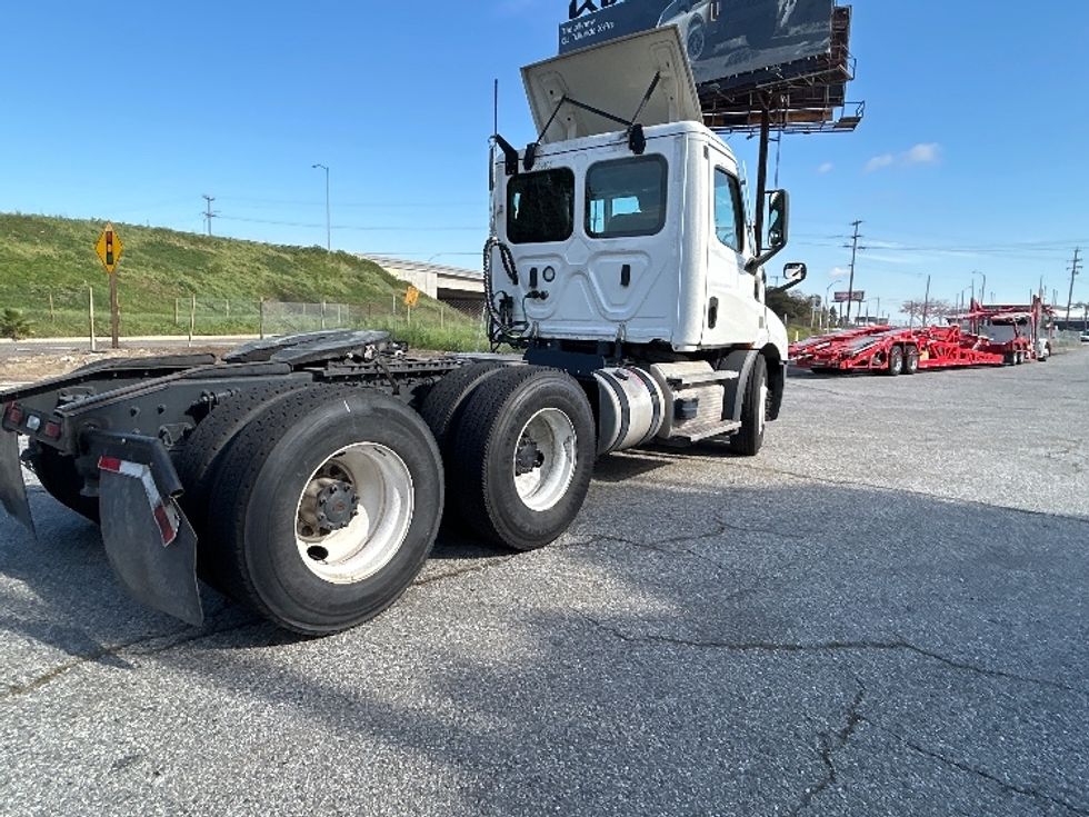 Day Cab Tractor-Heavy Duty Tractors-Freightliner-2021-T11664ST-Torrance-CA-251,796\n\t\tmiles-$ 64,500 - Image 7