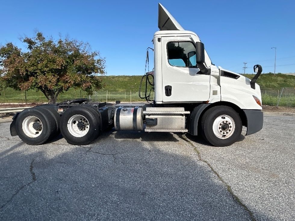 Day Cab Tractor-Heavy Duty Tractors-Freightliner-2021-T11664ST-Torrance-CA-251,796\n\t\tmiles-$ 64,500 - Image 8