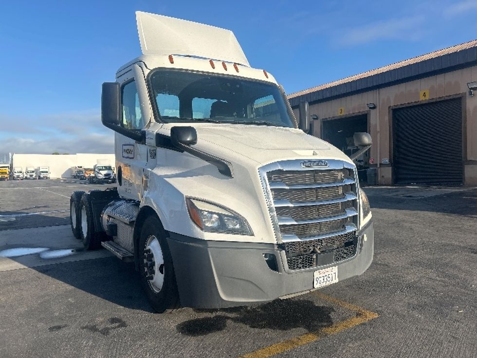 Day Cab Tractor-Heavy Duty Tractors-Freightliner-2021-T11664ST-Torrance-CA-291,836\n\t\tmiles-$ 54,000 - Image 1