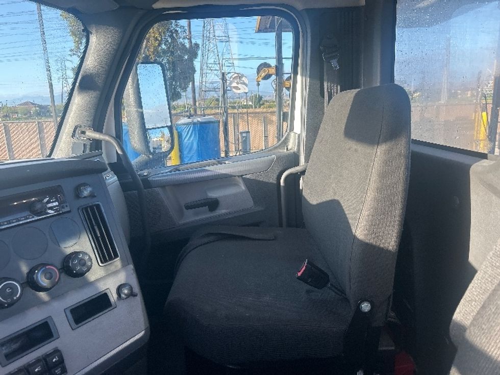 Day Cab Tractor-Heavy Duty Tractors-Freightliner-2021-T11664ST-Torrance-CA-291,836\n\t\tmiles-$ 54,000 - Image 10
