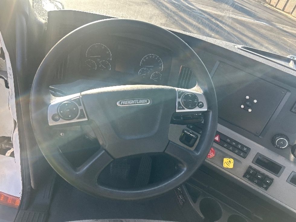 Day Cab Tractor-Heavy Duty Tractors-Freightliner-2021-T11664ST-Torrance-CA-291,836\n\t\tmiles-$ 54,000 - Image 11