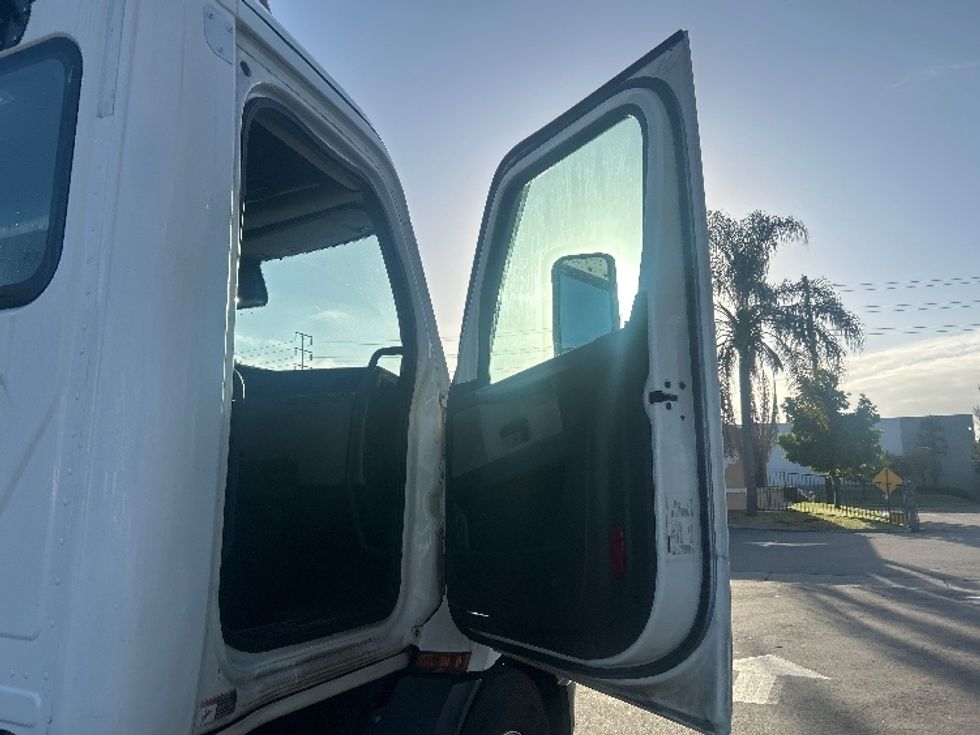 Day Cab Tractor-Heavy Duty Tractors-Freightliner-2021-T11664ST-Torrance-CA-291,836\n\t\tmiles-$ 54,000 - Image 12