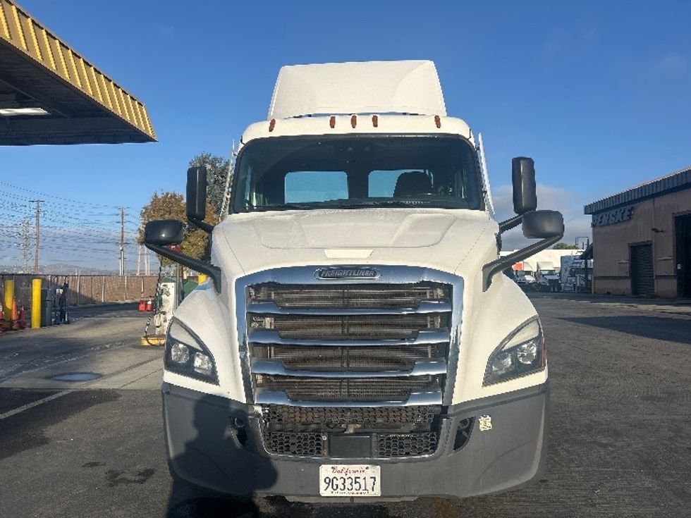 Day Cab Tractor-Heavy Duty Tractors-Freightliner-2021-T11664ST-Torrance-CA-291,836\n\t\tmiles-$ 54,000 - Image 2